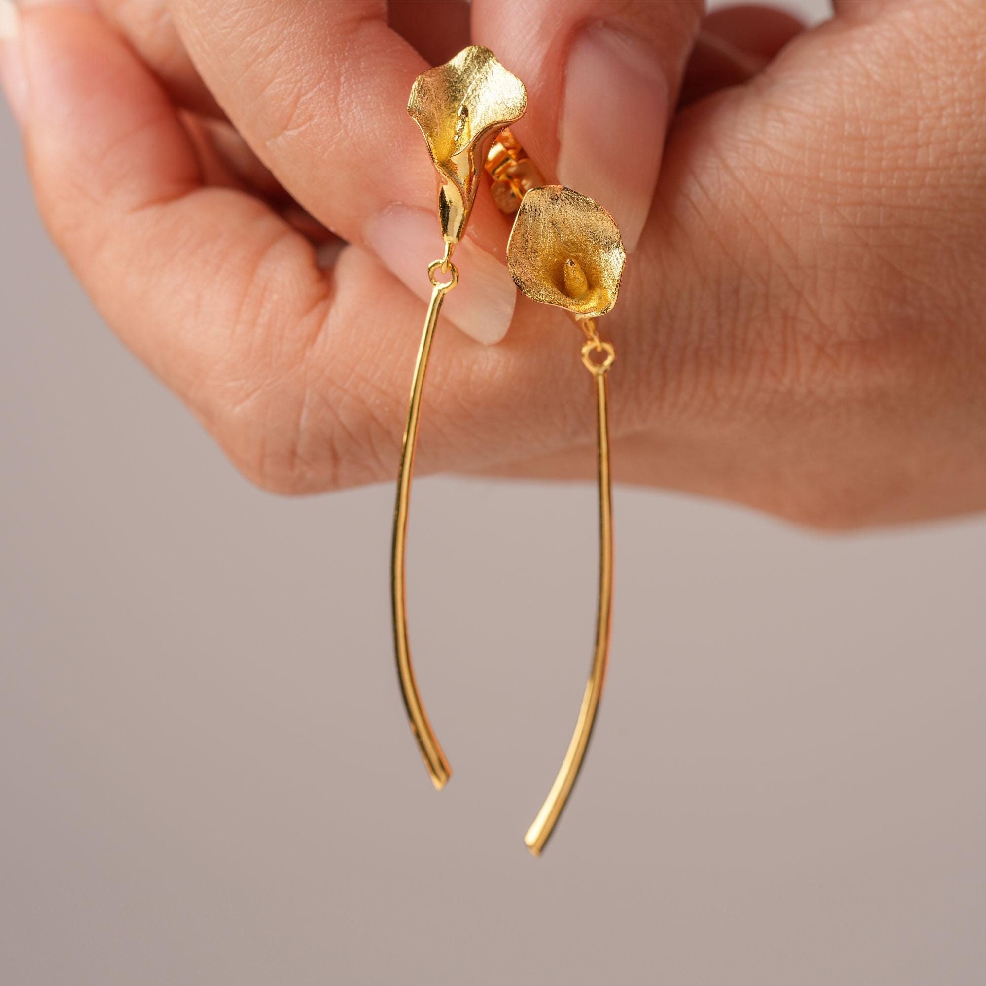 Calla Lilie Tropfen Ohrringe in Silber & Gold- Zarte Blumen Ohrringe, Perfekte Hochzeits Schmuck, Ein Symbol für Reinheit und Eleganz