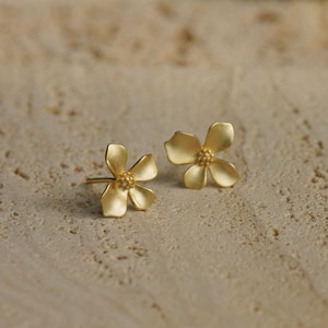 FLOWER EARRING, Gardenia Earrings, Floral Earring,Gold Flower Studs,Gardenia Flower Jewelry,Gardenia Earring, Wedding Earring,Gift for Mom image 3