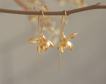 Boucles d'oreilles magnolia dorées | Pendants d'oreilles fleur en argent