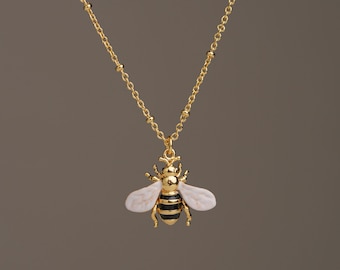 Collar pequeño de abejorro dorado con colgante de insecto esmaltado en cadena satélite, joyería minimalista delicada, regalo de buena suerte para mamá amante de la naturaleza.