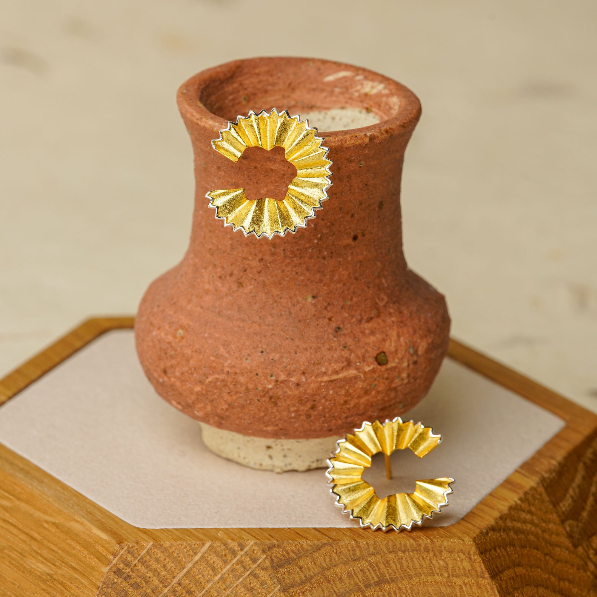 Ritratto II - Orecchìni con faccina – Atelier Mirabilia