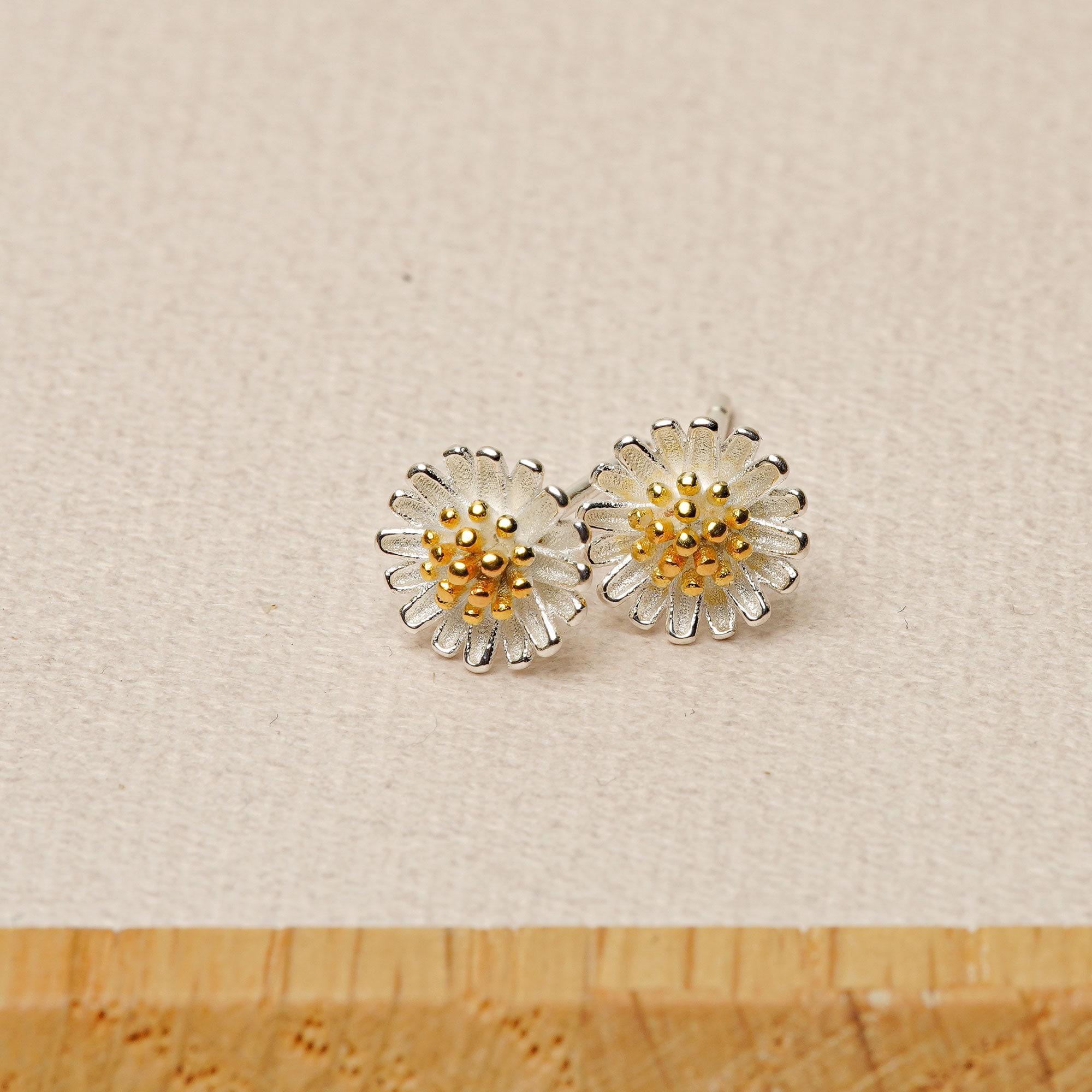 Daisy Earring Flower Earring April Birth Flower Earring Etsy