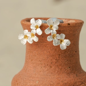 Silber Blumen Ohrringe, kleine Blumen Ohrstecker, Boho Blumen Ohrring, Frühlingsgeschenk für sie, Geburtstagsgeschenk, Braut Geschenk, Geschenk für Mutter