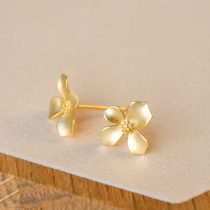 FLOWER EARRING, Gardenia Earrings, Floral Earring,Gold Flower Studs,Gardenia Flower Jewelry,Gardenia Earring, Wedding Earring,Gift for Mom image 6