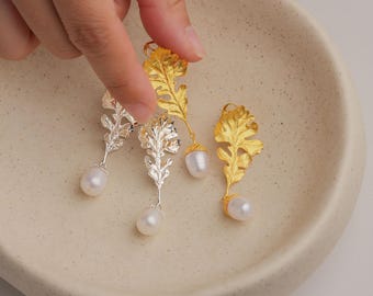 Oak Leaf and Acorn Pearl Drop Earrings – Fall Nature Jewelry for Women, Gold or Silver Botanical Earrings, Thanksgiving Gift for Her