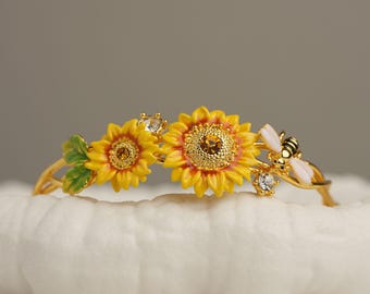 Gold Sunflower and Bee Bracelet with Pearl, Twisted Vine Bangle Style, Hand Painted Enamel Flower Cuff, Adjustable Chain Gift