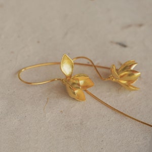 Gold Magnolia Earrings Silver Flower Drop Earrings zdjęcie 8