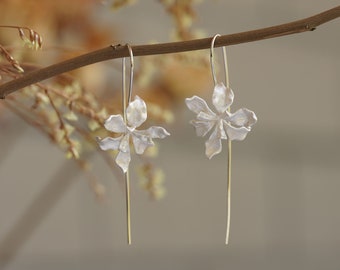 BOUCLES D'OREILLES FLEUR, Boucles d'oreilles fleur d'iris, Bijoux délicats Iris, Boucle d'oreille en argent sterling, Bijoux du quotidien, Cadeau pour maman