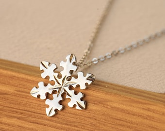 SNOWFLAKE NECKLACE, Silver Snow Charm, Sterling Silver Snow Flake Pendant,Snow Necklace Perfect for Nature Lovers, Necklace Gift for Mom