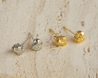 GOLD PEBBLE EARRINGS,Pebble Stud Earrings in Sterling Silver, Pebble Stone Jewelry,Minimalist Penble Earring,Summer Jewelry, Gift For Mom