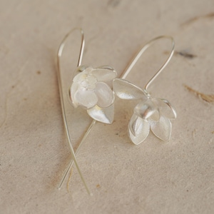 Gold Magnolia Earrings Silver Flower Drop Earrings zdjęcie 6