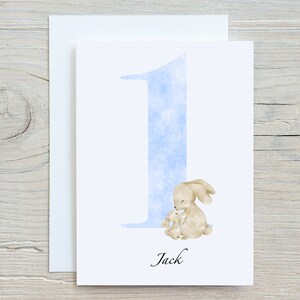Carte d’anniversaire personnalisée mignonne de l’âge du lapin. 1-9