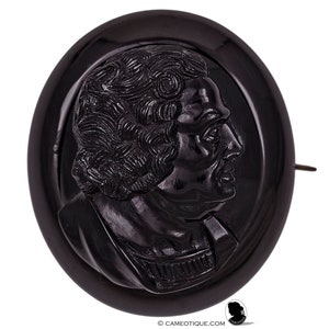Victorian Whitby Jet cameo brooch showing bust of a gentleman. FREE WORLDWIDE SHIPPING.