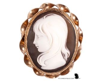 Art Deco Sardonyx Shell Cameo Brooch: 9kt Gold Maiden Profile