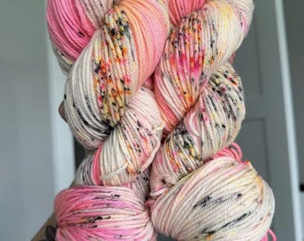 A LIL LOOPY - Hand Dyed Yarn - Nellas Cottage - Hand Dyed Fiber - Fiber Yarns - Yarn - Maker - Crochet - Knit - Knitting