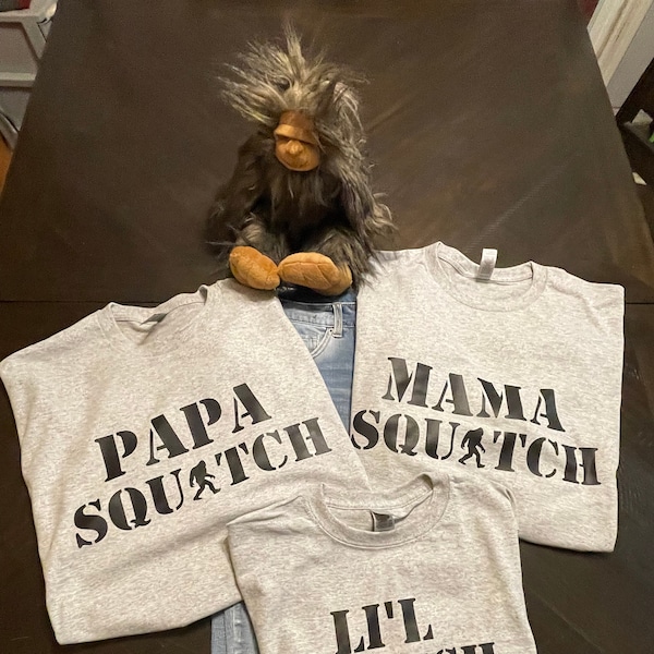 Bigfoot Family t-shirt Papa Squatch - Mama Squatch - Li'l Squatch (grey)