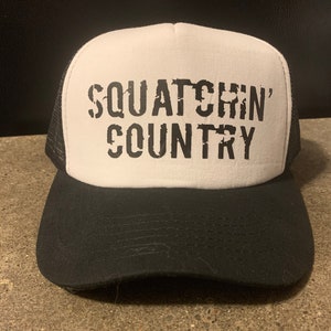 Squatchin&#39; Country snap-back caps