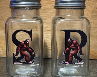 Bigfoot salt and pepper shakers