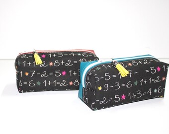 Trousse scolaire stylos enfant chalk board en similicuir rouge ou turquoise au choix