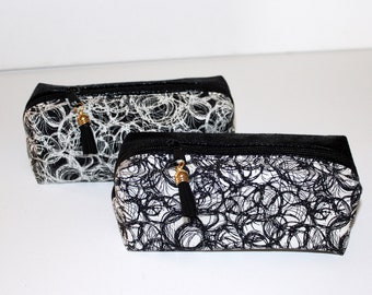 Trousse similicuir noir vieilli coloris au choix noir ou blanc firlipipi