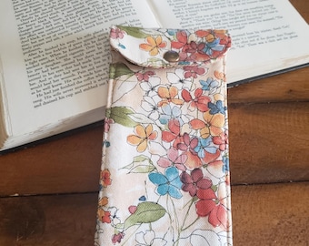 Estuche para gafas hecho a mano con cierre magnético / Estuche para gafas con estampado floral suave, totalmente de algodón
