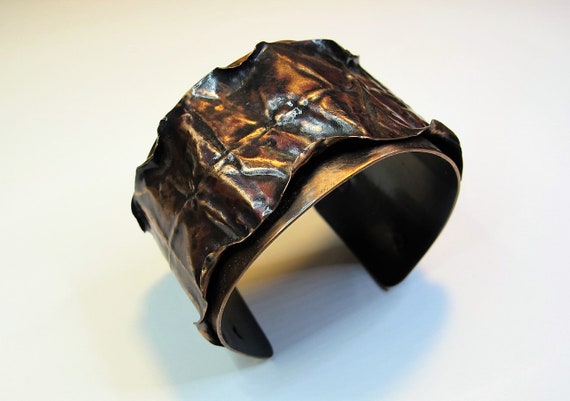 Copper Bracelet was hammered and texturized. The fold forming bracelet is oxidizde with a patina technique and protected by 2 sealer coat