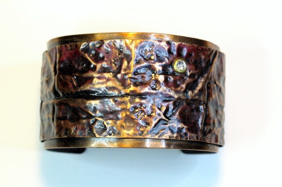 Copper Bracelet was hammered and texturized. The fold forming bracelet is oxidizde with a patina technique and protected by 2 sealer coat