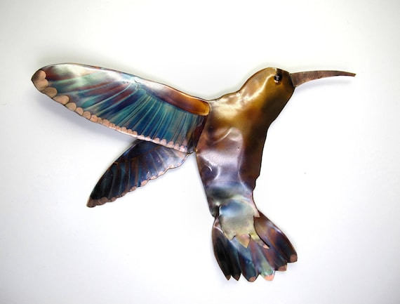 Flame painted copper Hummingbird, a decorative object. Each Colibri are cut and assembled by hand.