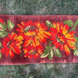 Latch Hook Sunflower Rug or Wall Hanging Vintage Shillcraft Completed Hook Rug