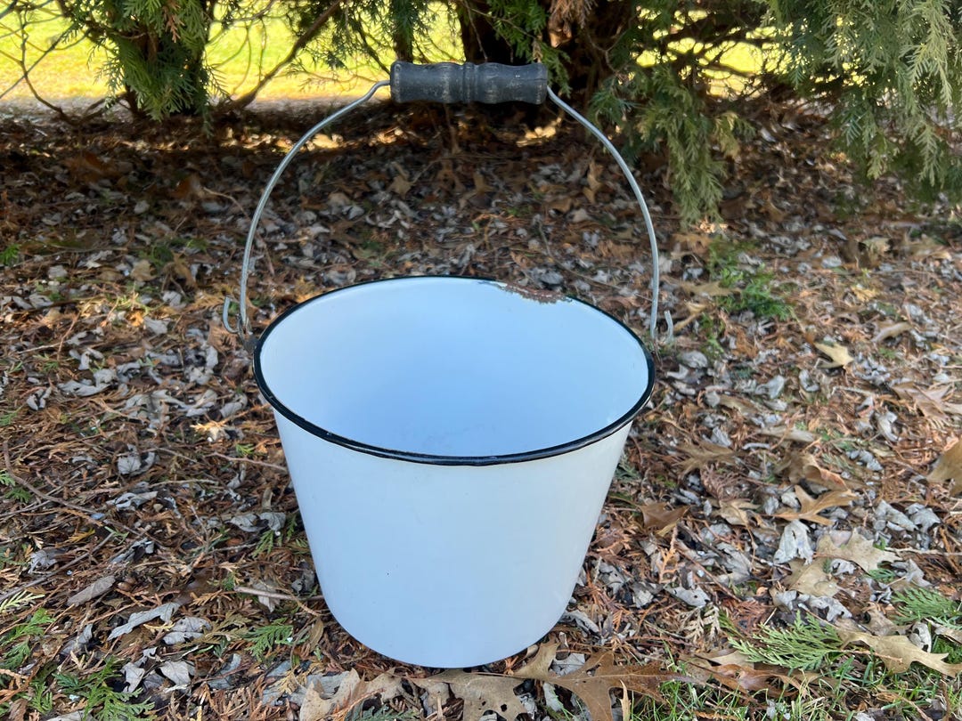 Liquid Slops Bucket Enamel Bucket White Black Enamelware Slop Bucket With Handle Chamber ...