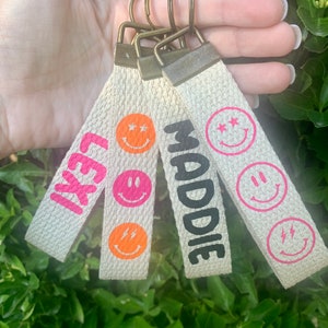 Custom Name Keychain Wristlet / Key Fob Wristlet / Cute Keychain / Car key holder / Wristlet