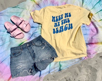 Meet Me at the Beach Short Sleeve Yellow and Blue T-shirt with Retro Motel Hotel Keychain on the front