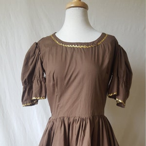 Vintage Traditional Square Dance Dress Puffy Sleeves Tiered Bottom Rockabilly Brown Poly/Cotton Medium
