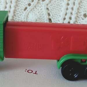 PEZ DISPENSER Semi Truck NO Feet Vintage Red/Green Made in Slovenia