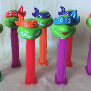 アメコミ OLDPEZ 90'sPEZ Unopened 28packs Turtles il_fullxfull.4033827069_cvc0.jpg