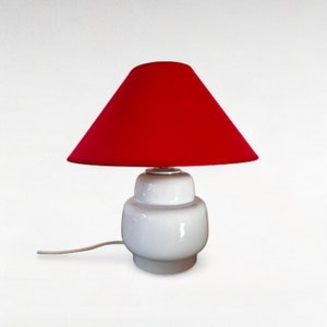 Vintage Tischlampe Emi Poljèane / Rote Tischleuchte / Rote Nachttischlampe / Keramiklampe Roter Lampenschirm / Hergestellt in Jugoslawien / 1980er Jahre / Keramik Weiß