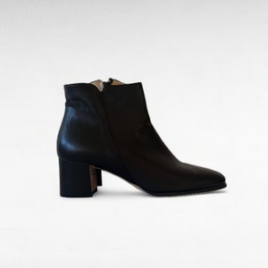 Vintage Heeled Leather Women&#39;s Ankle Boots/ Black Leather Ankle Boots/ Real Leather/ Handmade/ Shoe Manufacture/ 1990&#39;s/ Rubber Sole/