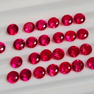 Naturlig röd Mogok rubin 5 till 10 mm stor rund lös ädelsten i partier