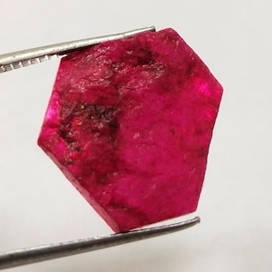 Natürlicher Bixbite roter Beryl Kristall Roher Roher Loser Edelstein F11