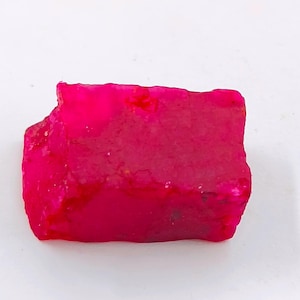 89 Karat amerikanischer roter Beryl Bixbite Rohedelstein