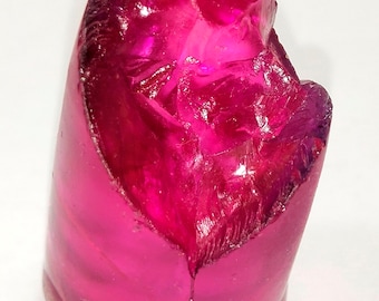 Alejandrita roja natural de 142 cts, piedra preciosa en bruto que cambia de color