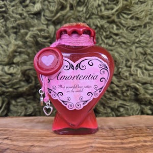 Color Changing Love Potion, Heart Shaped Love Potion, Magic Potion Bottles, Wizard Potions, Potion Bottles, Halloween Decor