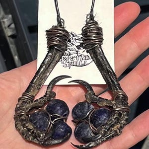 Rabenklaue Krallen BLAU Beere Glas Perle Ohr Hänger Gewichte Stretched Tunnel Witchy spirituelle Schamane