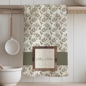 Personalized Sage Green Kitchen Pot Holders with Name: Housewarming Wedding Gift, Monogrammed Towels Oven Mitt, Farmhouse Kitchen