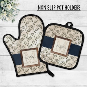 Personalized Navy Blue Kitchen Pot Holders with Name: Housewarming Wedding Gift, Monogrammed Towels Oven Mitt, Farmhouse Kitchen