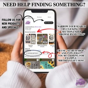 Puede incluir: Una pantalla de tel&eacute;fono inteligente muestra una tienda de Etsy con el texto "&iquest;NECESITAS AYUDA PARA ENCONTRAR ALGO?". La pantalla muestra instrucciones de b&uacute;squeda, incluyendo "regalo de cumplea&ntilde;os mam&aacute;". La tienda se llama JenniferCraftCorner.