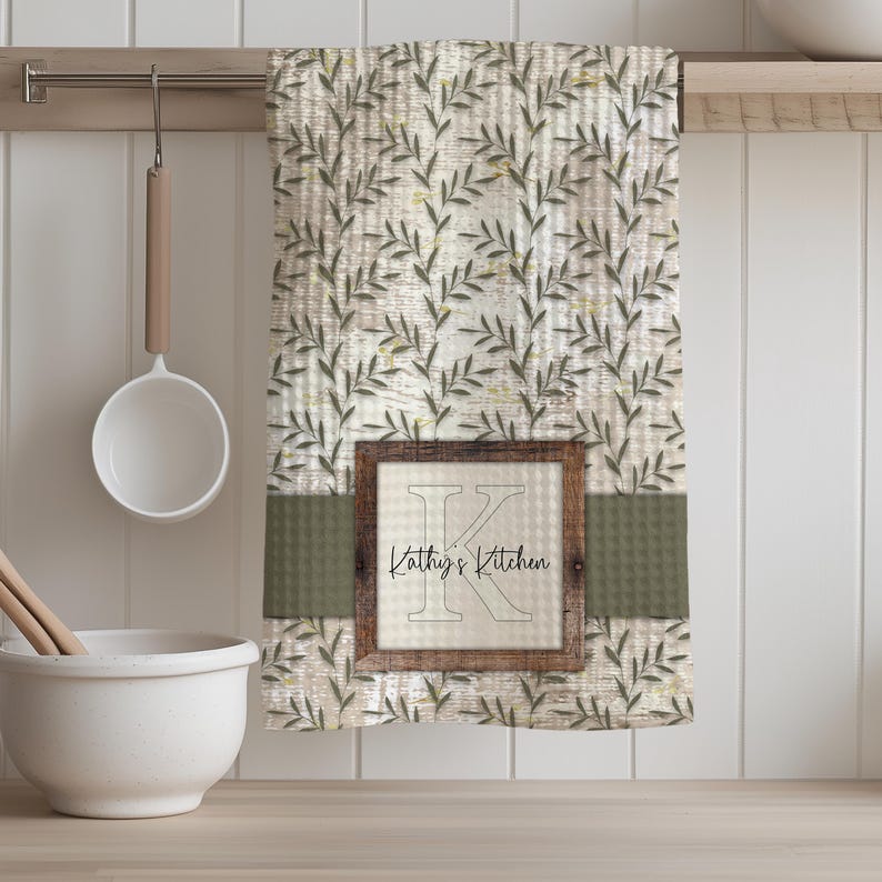 Personalized Sage Green Kitchen Pot Holders with Name: Housewarming Wedding Gift, Monogrammed Towels Oven Mitt, Farmhouse Kitchen