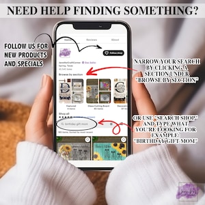 K&ouml;nnte beinhalten: Ein Screenshot der mobilen Website eines Etsy-Shops, der eine Suchleiste mit dem Text "birthday gift mom" zeigt. Der Name des Shops ist JenniferCraftCorner und der Shop ist ein Star Seller. Der Shop bietet eine Vielzahl von Artikeln an, darunter vorgestellte Artikel, Glas-Schneidebretter und Dekorationsartikel. Der Shop verf&uuml;gt auch &uuml;ber eine Funktion "Nach Kategorie durchsuchen", mit der Kunden ihre Suche nach Kategorie eingrenzen k&ouml;nnen.