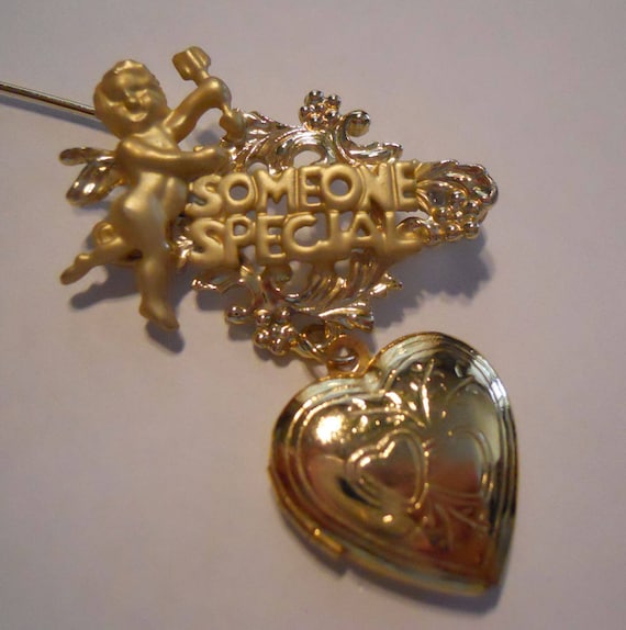 AJC Cupid Someone Special Locket Brooch Pin Gold Plated New Vintage on Card Made in USA Angel Gift American Jewelry Chain Company
