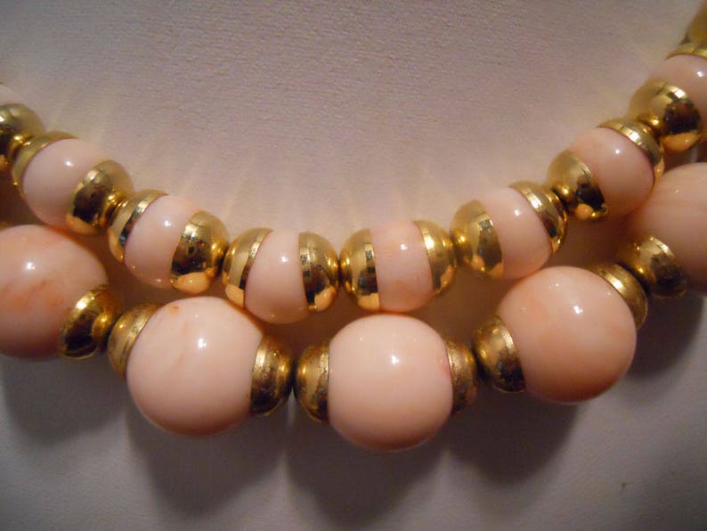AVON Pink Necklace and Bracelet Set Nice for Day time Tea Gold Tone Metal Mottled Bead Necklace with a smaller bead Bracelet